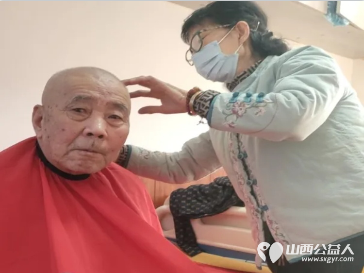 爱心行动点亮希望养老院里书写温情篇章 介休市斑马义务救援队走进福星轩养老院传递温暖与力量将满载爱心的慰问品及温暖的服务带给老人们 - 第2张 - 山西公益人 爱心行动点亮希望养老院里书写温情篇章 介休市斑马义务救援队走进福星轩养老院传递温暖与力量将满载爱心的慰问品及温暖的服务带给老人们 - 第2张
