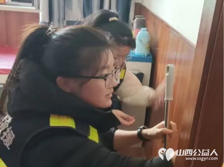 爱心行动点亮希望养老院里书写温情篇章 介休市斑马义务救援队走进福星轩养老院传递温暖与力量将满载爱心的慰问品及温暖的服务带给老人们 - 第4张 - 山西公益人 爱心行动点亮希望养老院里书写温情篇章 介休市斑马义务救援队走进福星轩养老院传递温暖与力量将满载爱心的慰问品及温暖的服务带给老人们 - 第4张