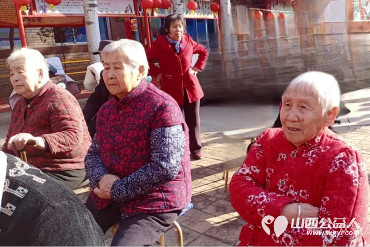 情暖新春爱满夕阳 临汾市文明交通志愿者协会大美合唱团志愿服务队走进夕阳红敬老院陪老人共度别样初一 - 第6张 - 山西公益人 情暖新春爱满夕阳 临汾市文明交通志愿者协会大美合唱团志愿服务队走进夕阳红敬老院陪老人共度别样初一 - 第6张