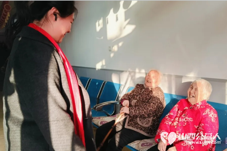 情暖新春爱满夕阳 临汾市文明交通志愿者协会大美合唱团志愿服务队走进夕阳红敬老院陪老人共度别样初一 - 第5张 - 山西公益人 情暖新春爱满夕阳 临汾市文明交通志愿者协会大美合唱团志愿服务队走进夕阳红敬老院陪老人共度别样初一 - 第5张