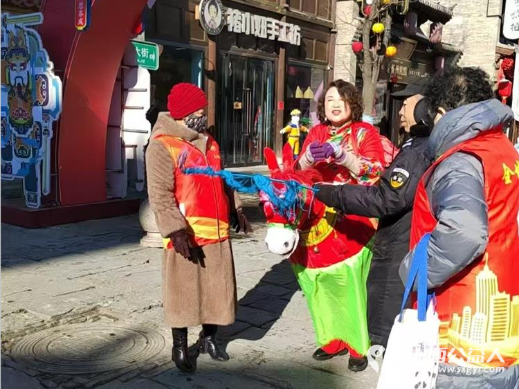 忻州市文旅志愿者们在春节期间服务旅游忻州古城的老百姓一起过了个有意义的春节 - 第8张 - 山西公益人 忻州市文旅志愿者们在春节期间服务旅游忻州古城的老百姓一起过了个有意义的春节 - 第8张