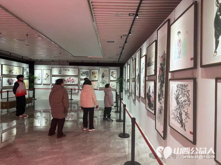 长治市正能量公益协会组织大学生志愿者在首届正能量公益书画作品展展览期间开展志愿服务活动 - 第16张