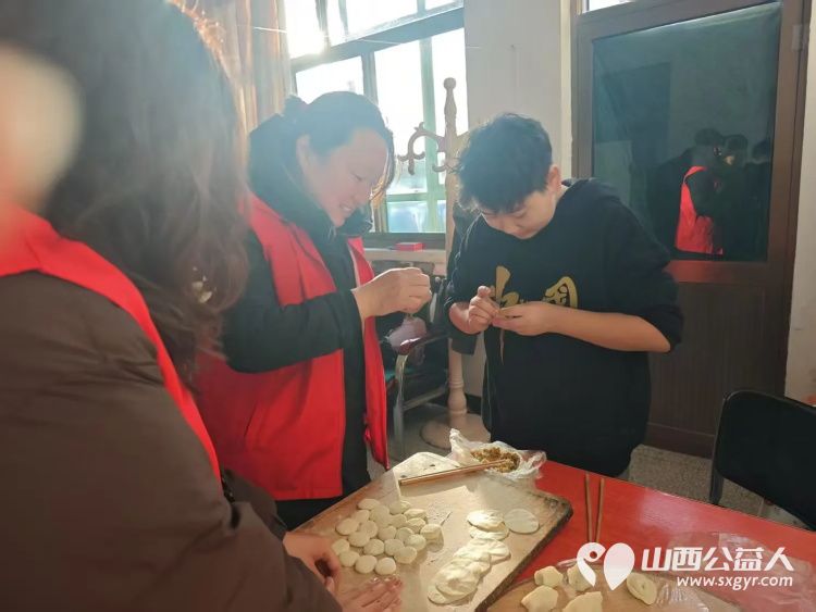 介休市敬老协会敬老爱老助老活动走进连福镇义和堡村特困84岁王士功老人家中为老人送上春节祝福 - 第11张 - 山西公益人 介休市敬老协会敬老爱老助老活动走进连福镇义和堡村特困84岁王士功老人家中为老人送上春节祝福 - 第11张