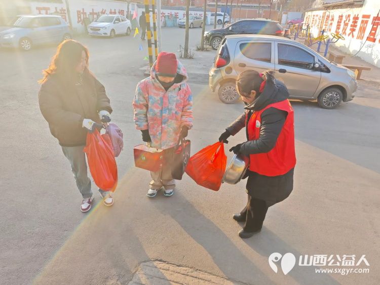 介休市敬老协会敬老爱老助老活动走进连福镇义和堡村特困84岁王士功老人家中为老人送上春节祝福 - 第16张 - 山西公益人 介休市敬老协会敬老爱老助老活动走进连福镇义和堡村特困84岁王士功老人家中为老人送上春节祝福 - 第16张