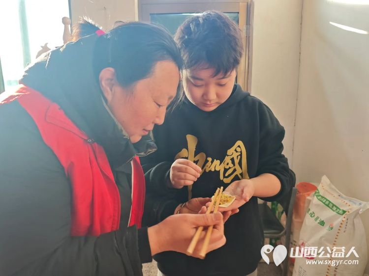 介休市敬老协会敬老爱老助老活动走进连福镇义和堡村特困84岁王士功老人家中为老人送上春节祝福 - 第9张 - 山西公益人 介休市敬老协会敬老爱老助老活动走进连福镇义和堡村特困84岁王士功老人家中为老人送上春节祝福 - 第9张