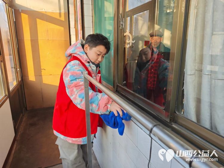 介休市敬老协会敬老爱老助老活动走进连福镇义和堡村特困84岁王士功老人家中为老人送上春节祝福 - 第4张 - 山西公益人 介休市敬老协会敬老爱老助老活动走进连福镇义和堡村特困84岁王士功老人家中为老人送上春节祝福 - 第4张