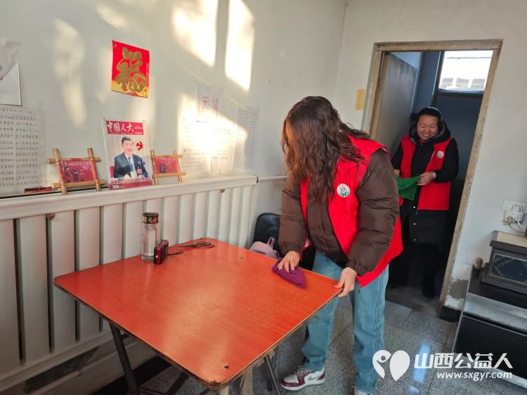 介休市敬老协会敬老爱老助老活动走进连福镇义和堡村特困84岁王士功老人家中为老人送上春节祝福 - 第6张 - 山西公益人 介休市敬老协会敬老爱老助老活动走进连福镇义和堡村特困84岁王士功老人家中为老人送上春节祝福 - 第6张