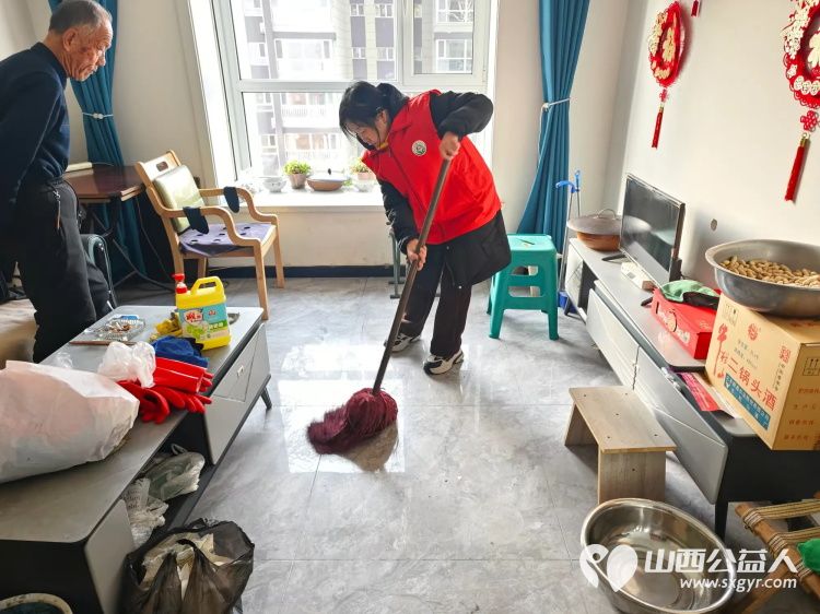 介休市敬老协会志愿者走进连福镇义和堡村82岁靳海成老人家中给老人送上拜年祝福并打扫卫生 - 第13张 - 山西公益人 介休市敬老协会志愿者走进连福镇义和堡村82岁靳海成老人家中给老人送上拜年祝福并打扫卫生 - 第13张