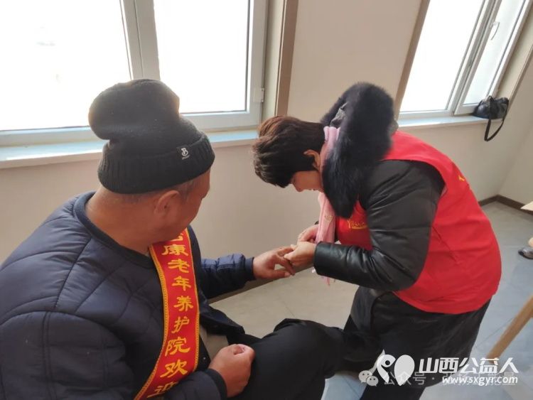 敬老爱老献爱心温情满满元宵节 正能量公益山西五台县西米社区志愿服务队组织了元宵节送温暖活动齐聚东冶怡康老年养护院与老人们共庆元宵佳节 - 第11张 - 山西公益人 敬老爱老献爱心温情满满元宵节 正能量公益山西五台县西米社区志愿服务队组织了元宵节送温暖活动齐聚东冶怡康老年养护院与老人们共庆元宵佳节 - 第11张