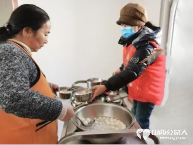 敬老爱老献爱心温情满满元宵节 正能量公益山西五台县西米社区志愿服务队组织了元宵节送温暖活动齐聚东冶怡康老年养护院与老人们共庆元宵佳节 - 第5张 - 山西公益人 敬老爱老献爱心温情满满元宵节 正能量公益山西五台县西米社区志愿服务队组织了元宵节送温暖活动齐聚东冶怡康老年养护院与老人们共庆元宵佳节 - 第5张