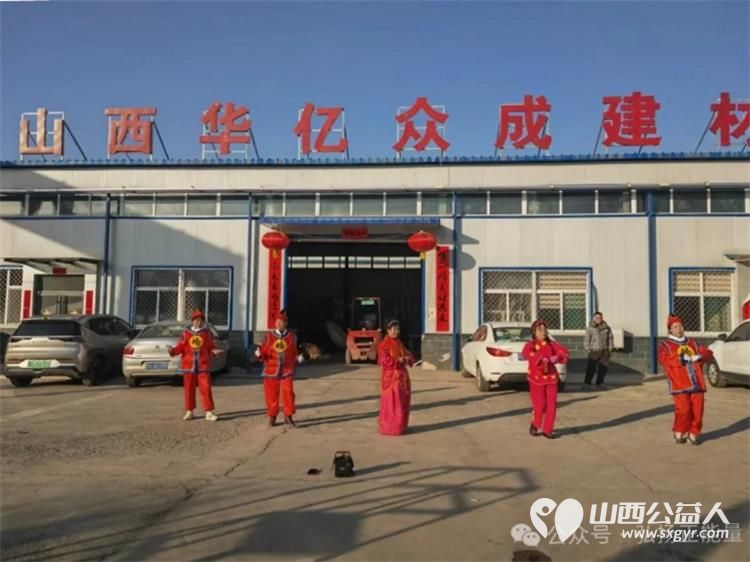 舞动元宵节传递正能量 长治市正能量公益协会秧歌队开展了秧歌展演活动前往喜峰村等地为广大群众献上了一场场精彩绝伦的表演 - 第21张