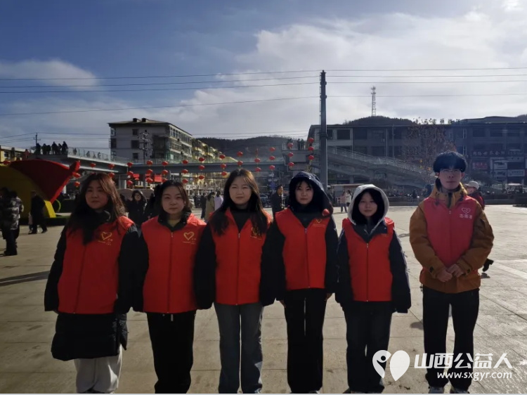 元宵佳节·共筑平安 石楼县青年志愿者协会红安义警在沁园春广场参加志愿活动维护元宵节现场秩序 - 第12张