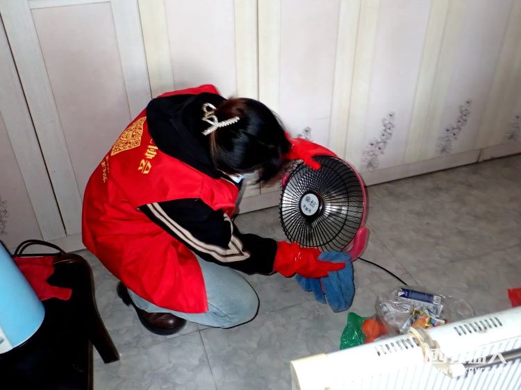 介休市敬老协会敬老爱老助老活动走进张兰镇仙台村入户特困老人黄兆其、李士旺、赵增凤家中为老人们包饺子、打扫室内外卫生 - 第30张 - 山西公益人 介休市敬老协会敬老爱老助老活动走进张兰镇仙台村入户特困老人黄兆其、李士旺、赵增凤家中为老人们包饺子、打扫室内外卫生 - 第30张