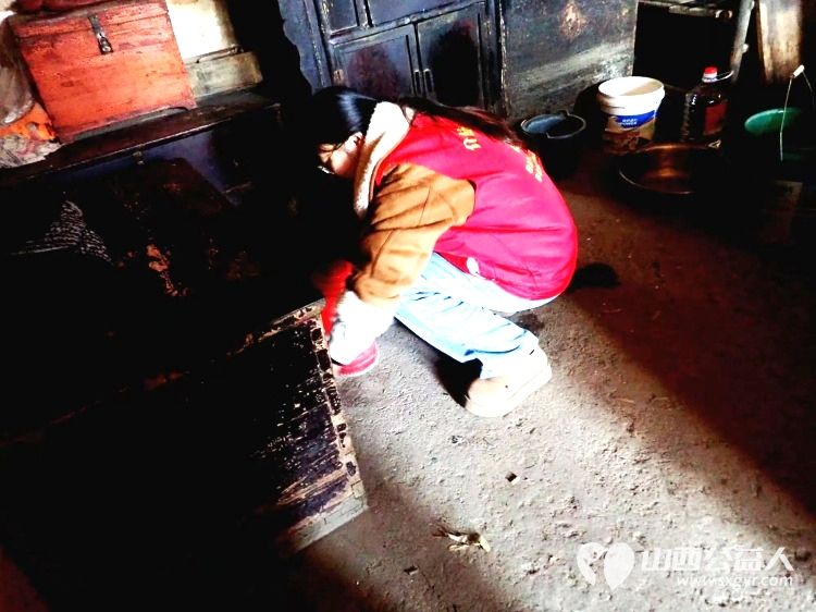 介休市敬老协会敬老爱老助老活动走进张兰镇仙台村入户特困老人黄兆其、李士旺、赵增凤家中为老人们包饺子、打扫室内外卫生 - 第31张 - 山西公益人 介休市敬老协会敬老爱老助老活动走进张兰镇仙台村入户特困老人黄兆其、李士旺、赵增凤家中为老人们包饺子、打扫室内外卫生 - 第31张