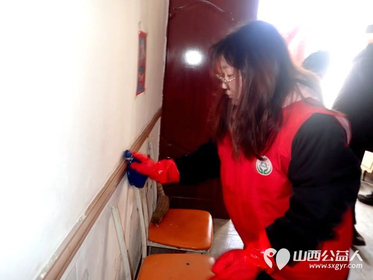 介休市敬老协会敬老爱老助老活动走进张兰镇仙台村入户特困老人黄兆其、李士旺、赵增凤家中为老人们包饺子、打扫室内外卫生 - 第9张 - 山西公益人 介休市敬老协会敬老爱老助老活动走进张兰镇仙台村入户特困老人黄兆其、李士旺、赵增凤家中为老人们包饺子、打扫室内外卫生 - 第9张