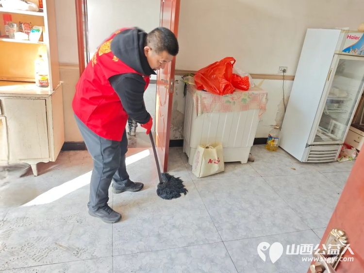 介休市敬老协会敬老爱老助老活动走进张兰镇仙台村入户特困老人黄兆其、李士旺、赵增凤家中为老人们包饺子、打扫室内外卫生 - 第28张 - 山西公益人 介休市敬老协会敬老爱老助老活动走进张兰镇仙台村入户特困老人黄兆其、李士旺、赵增凤家中为老人们包饺子、打扫室内外卫生 - 第28张