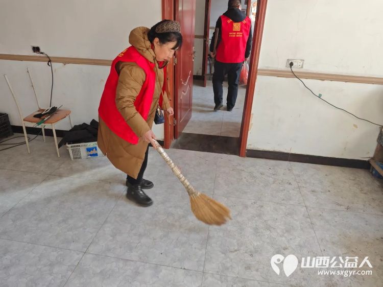 介休市敬老协会敬老爱老助老活动走进张兰镇仙台村入户特困老人黄兆其、李士旺、赵增凤家中为老人们包饺子、打扫室内外卫生 - 第23张 - 山西公益人 介休市敬老协会敬老爱老助老活动走进张兰镇仙台村入户特困老人黄兆其、李士旺、赵增凤家中为老人们包饺子、打扫室内外卫生 - 第23张