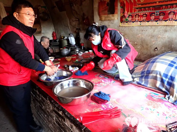 介休市敬老协会敬老爱老助老活动走进张兰镇仙台村入户特困老人黄兆其、李士旺、赵增凤家中为老人们包饺子、打扫室内外卫生 - 第17张 - 山西公益人 介休市敬老协会敬老爱老助老活动走进张兰镇仙台村入户特困老人黄兆其、李士旺、赵增凤家中为老人们包饺子、打扫室内外卫生 - 第17张