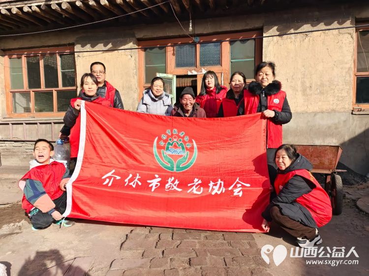 介休市敬老协会志愿者走进连福镇邬城店村入户82岁特困老人王学雄家中为老人清理室内外卫生 - 第1张 - 山西公益人 介休市敬老协会志愿者走进连福镇邬城店村入户82岁特困老人王学雄家中为老人清理室内外卫生 - 第1张