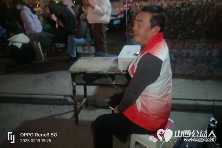 长治市正能量公益协会副会长郭海龙同志牵头在长治市潞州区安顺华庭小区成功举办了一场别开生面的元宵节庆祝活动 - 第5张 - 山西公益人 长治市正能量公益协会副会长郭海龙同志牵头在长治市潞州区安顺华庭小区成功举办了一场别开生面的元宵节庆祝活动 - 第5张