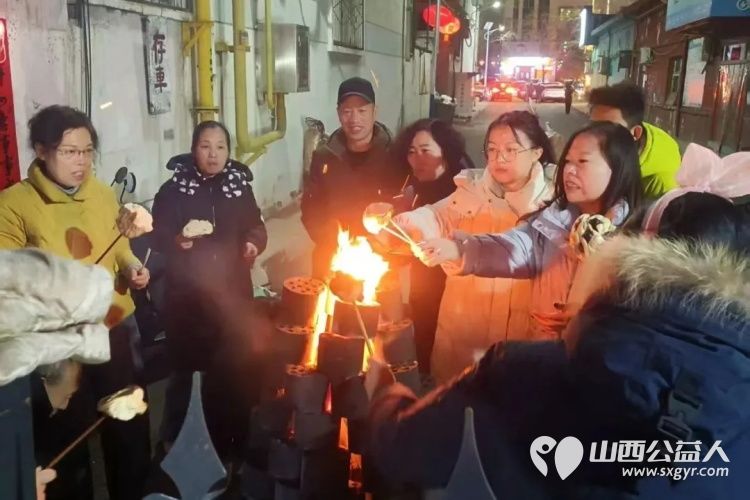 长治市正能量公益协会副会长郭海龙同志牵头在长治市潞州区安顺华庭小区成功举办了一场别开生面的元宵节庆祝活动 - 第15张 - 山西公益人 长治市正能量公益协会副会长郭海龙同志牵头在长治市潞州区安顺华庭小区成功举办了一场别开生面的元宵节庆祝活动 - 第15张