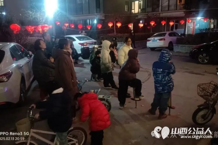 长治市正能量公益协会副会长郭海龙同志牵头在长治市潞州区安顺华庭小区成功举办了一场别开生面的元宵节庆祝活动 - 第17张 - 山西公益人 长治市正能量公益协会副会长郭海龙同志牵头在长治市潞州区安顺华庭小区成功举办了一场别开生面的元宵节庆祝活动 - 第17张