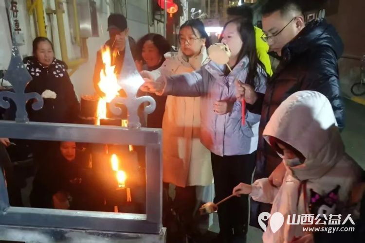 长治市正能量公益协会副会长郭海龙同志牵头在长治市潞州区安顺华庭小区成功举办了一场别开生面的元宵节庆祝活动 - 第14张 - 山西公益人 长治市正能量公益协会副会长郭海龙同志牵头在长治市潞州区安顺华庭小区成功举办了一场别开生面的元宵节庆祝活动 - 第14张