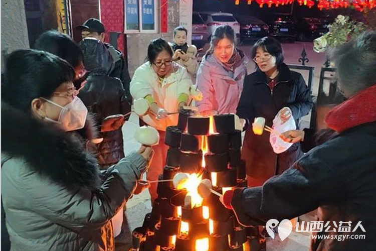 长治市正能量公益协会副会长郭海龙同志牵头在长治市潞州区安顺华庭小区成功举办了一场别开生面的元宵节庆祝活动 - 第13张 - 山西公益人 长治市正能量公益协会副会长郭海龙同志牵头在长治市潞州区安顺华庭小区成功举办了一场别开生面的元宵节庆祝活动 - 第13张