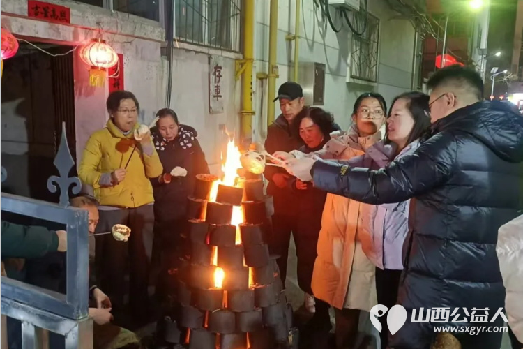 长治市正能量公益协会副会长郭海龙同志牵头在长治市潞州区安顺华庭小区成功举办了一场别开生面的元宵节庆祝活动 - 第12张 - 山西公益人 长治市正能量公益协会副会长郭海龙同志牵头在长治市潞州区安顺华庭小区成功举办了一场别开生面的元宵节庆祝活动 - 第12张