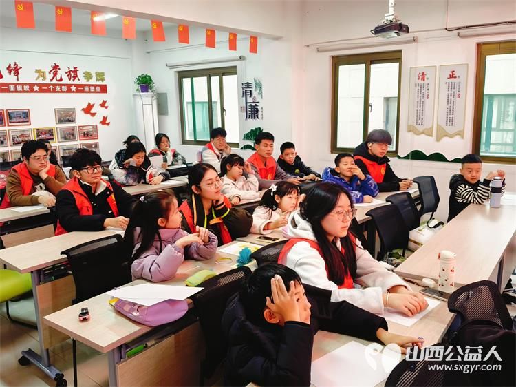 点亮科学梦温暖社区行 临汾市护苗爱心志愿服务队组织志愿者们走进社区开展了多场科学小实验活动为孩子们带来对科学的乐趣和探索的精神 - 第7张