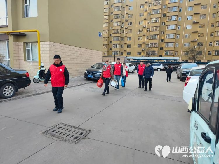 介休市敬老协会敬老爱老助老活动走进连福镇刘家山村入户85岁特困老人段冲浪家中服务老人 - 第2张 - 山西公益人 介休市敬老协会敬老爱老助老活动走进连福镇刘家山村入户85岁特困老人段冲浪家中服务老人 - 第2张