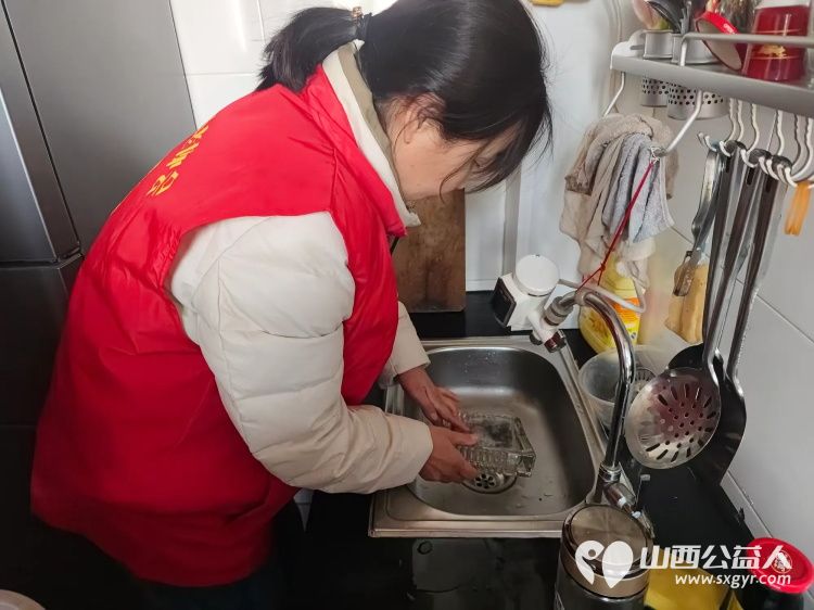 介休市敬老协会敬老爱老助老活动走进连福镇刘家山村入户85岁特困老人段冲浪家中服务老人 - 第15张 - 山西公益人 介休市敬老协会敬老爱老助老活动走进连福镇刘家山村入户85岁特困老人段冲浪家中服务老人 - 第15张