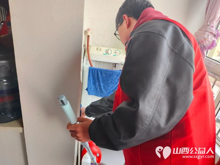 介休市敬老协会敬老爱老助老活动走进连福镇刘家山村入户85岁特困老人段冲浪家中服务老人 - 第16张 - 山西公益人 介休市敬老协会敬老爱老助老活动走进连福镇刘家山村入户85岁特困老人段冲浪家中服务老人 - 第16张