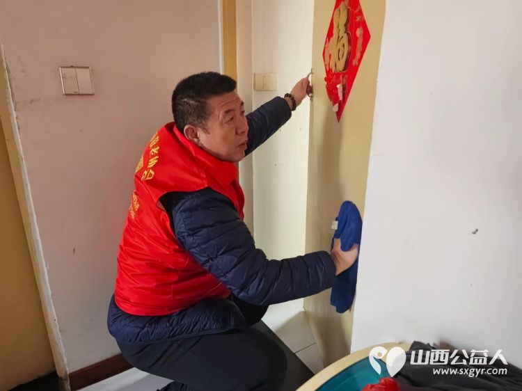 介休市敬老协会敬老爱老助老活动走进连福镇刘家山村入户85岁特困老人段冲浪家中服务老人 - 第17张 - 山西公益人 介休市敬老协会敬老爱老助老活动走进连福镇刘家山村入户85岁特困老人段冲浪家中服务老人 - 第17张