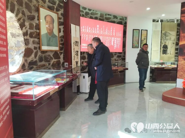 长治市正能量公益平台全国运营中心罗春江主任受邀参观山西龙栖湖毛泽东诗词藏品展馆 - 第10张 - 山西公益人 长治市正能量公益平台全国运营中心罗春江主任受邀参观山西龙栖湖毛泽东诗词藏品展馆 - 第10张