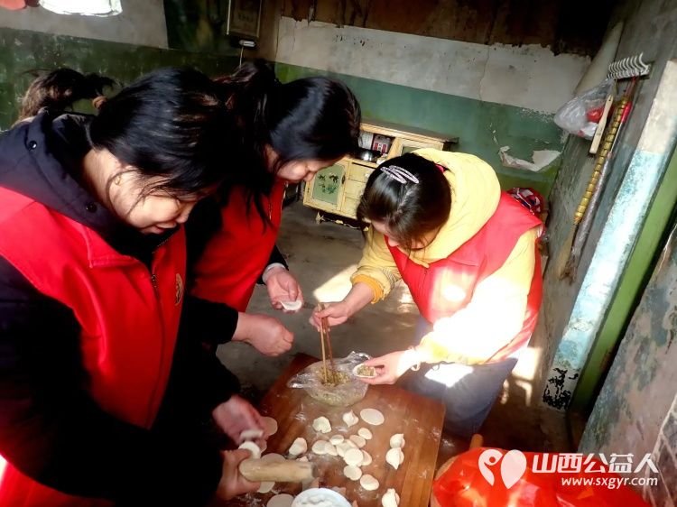 介休市敬老协会敬老爱老助老活动由义棠镇李主任带领协会志愿者走进义棠镇圪塔头村入户83岁特困老人庞海生家中 - 第7张 - 山西公益人 介休市敬老协会敬老爱老助老活动由义棠镇李主任带领协会志愿者走进义棠镇圪塔头村入户83岁特困老人庞海生家中 - 第7张