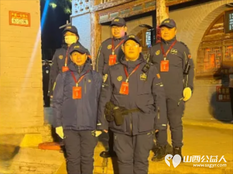 蓝天护航民俗盛会匠心值守万家灯火 吕梁蓝天救援队在离石凤山天贞观庙会保障侧记 - 第7张
