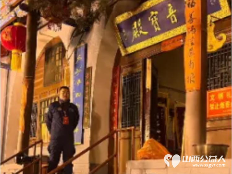 蓝天护航民俗盛会匠心值守万家灯火 吕梁蓝天救援队在离石凤山天贞观庙会保障侧记 - 第8张