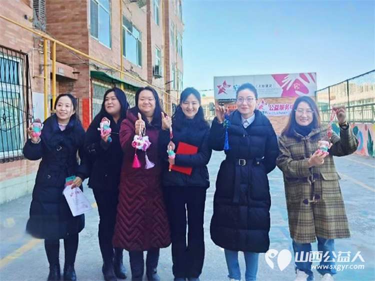 太原市杏花岭区大北门西社区 工商银行太原分行团委以及解放路支行的志愿者一同到太原市安健儿公益服务中心看望心青年们 - 第14张 - 山西公益人 太原市杏花岭区大北门西社区 工商银行太原分行团委以及解放路支行的志愿者一同到太原市安健儿公益服务中心看望心青年们 - 第14张