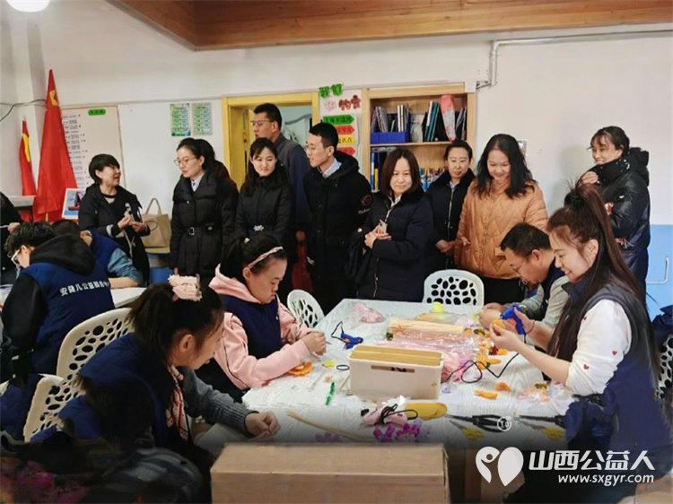 太原市杏花岭区大北门西社区 工商银行太原分行团委以及解放路支行的志愿者一同到太原市安健儿公益服务中心看望心青年们 - 第10张 - 山西公益人 太原市杏花岭区大北门西社区 工商银行太原分行团委以及解放路支行的志愿者一同到太原市安健儿公益服务中心看望心青年们 - 第10张