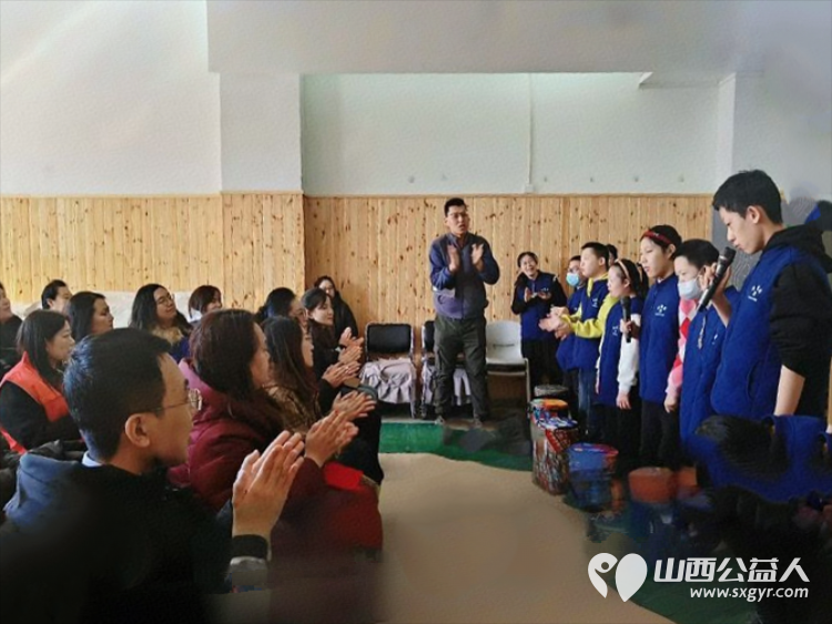 太原市杏花岭区大北门西社区 工商银行太原分行团委以及解放路支行的志愿者一同到太原市安健儿公益服务中心看望心青年们 - 第12张 - 山西公益人 太原市杏花岭区大北门西社区 工商银行太原分行团委以及解放路支行的志愿者一同到太原市安健儿公益服务中心看望心青年们 - 第12张