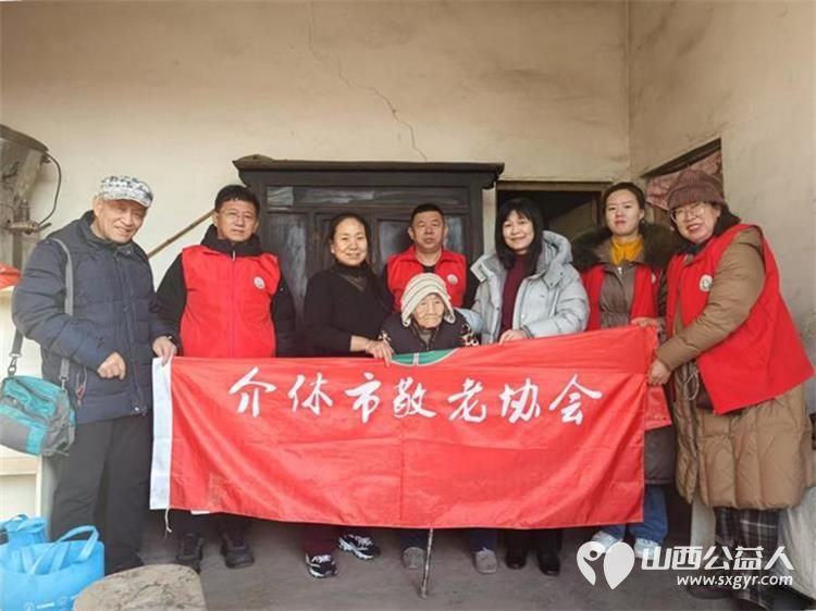 介休市敬老协会孝善行活动在义棠镇小宋曲村入户93岁特困老人温玉香家中志愿者为老人打扫室内卫生、包饺子 - 第1张 - 山西公益人 介休市敬老协会孝善行活动在义棠镇小宋曲村入户93岁特困老人温玉香家中志愿者为老人打扫室内卫生、包饺子 - 第1张