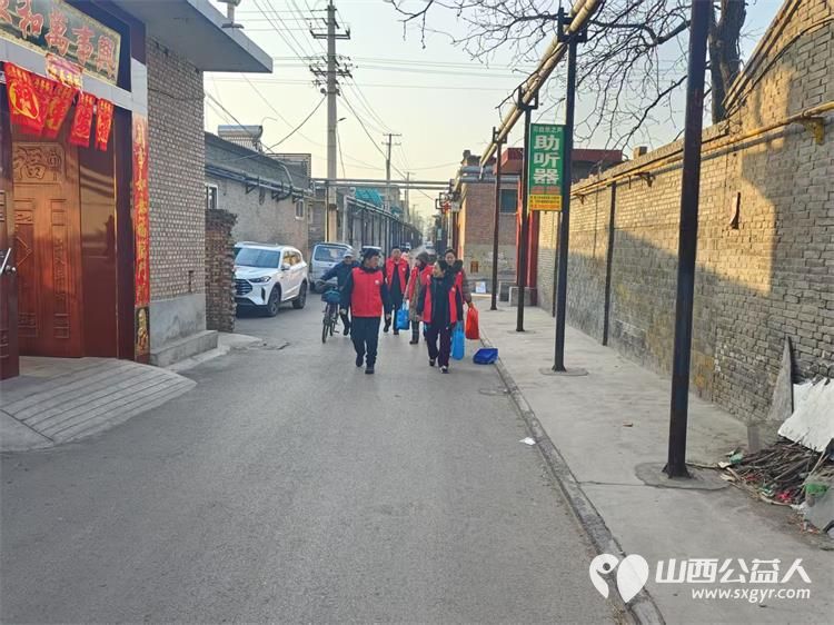 介休市敬老协会孝善行活动在义棠镇小宋曲村入户93岁特困老人温玉香家中志愿者为老人打扫室内卫生、包饺子 - 第2张 - 山西公益人 介休市敬老协会孝善行活动在义棠镇小宋曲村入户93岁特困老人温玉香家中志愿者为老人打扫室内卫生、包饺子 - 第2张