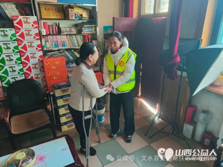 善行昭彰暖心慰问 文水县爱心帮扶志愿者协会慰问行善者梁瑛、王忠阳和成兆娥,为每位行善者慰问金1000元及价值200元的米面油慰问品 - 第4张 - 山西公益人 善行昭彰暖心慰问 文水县爱心帮扶志愿者协会慰问行善者梁瑛、王忠阳和成兆娥,为每位行善者慰问金1000元及价值200元的米面油慰问品 - 第4张