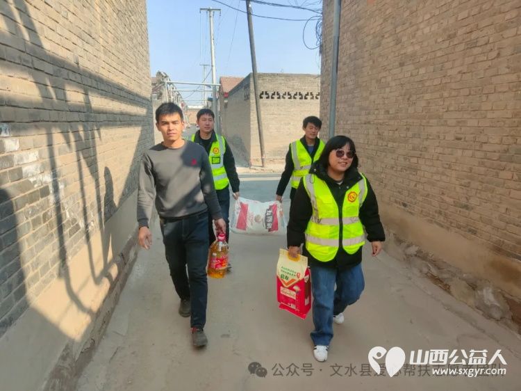 善行昭彰暖心慰问 文水县爱心帮扶志愿者协会慰问行善者梁瑛、王忠阳和成兆娥,为每位行善者慰问金1000元及价值200元的米面油慰问品 - 第1张 - 山西公益人 善行昭彰暖心慰问 文水县爱心帮扶志愿者协会慰问行善者梁瑛、王忠阳和成兆娥,为每位行善者慰问金1000元及价值200元的米面油慰问品 - 第1张