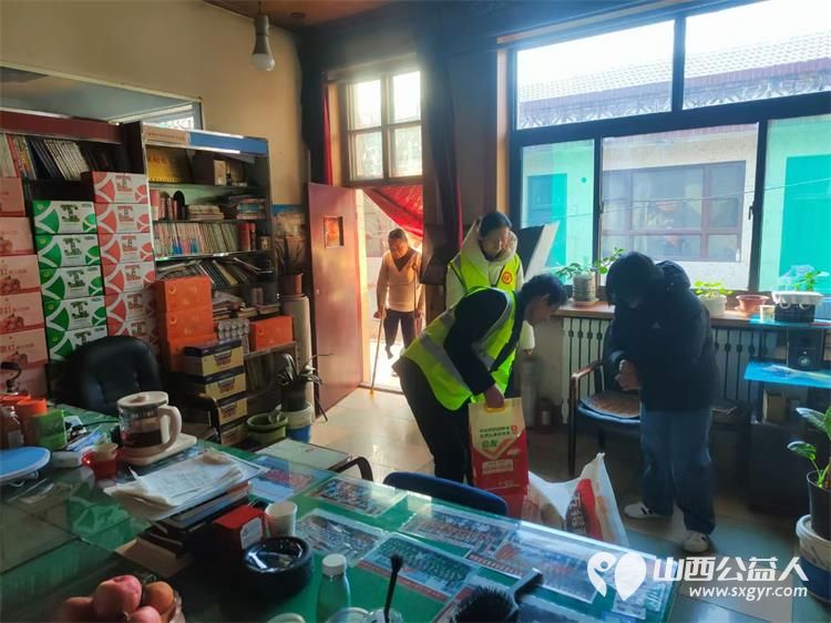 善行昭彰暖心慰问 文水县爱心帮扶志愿者协会慰问行善者梁瑛、王忠阳和成兆娥,为每位行善者慰问金1000元及价值200元的米面油慰问品 - 第3张 - 山西公益人 善行昭彰暖心慰问 文水县爱心帮扶志愿者协会慰问行善者梁瑛、王忠阳和成兆娥,为每位行善者慰问金1000元及价值200元的米面油慰问品 - 第3张