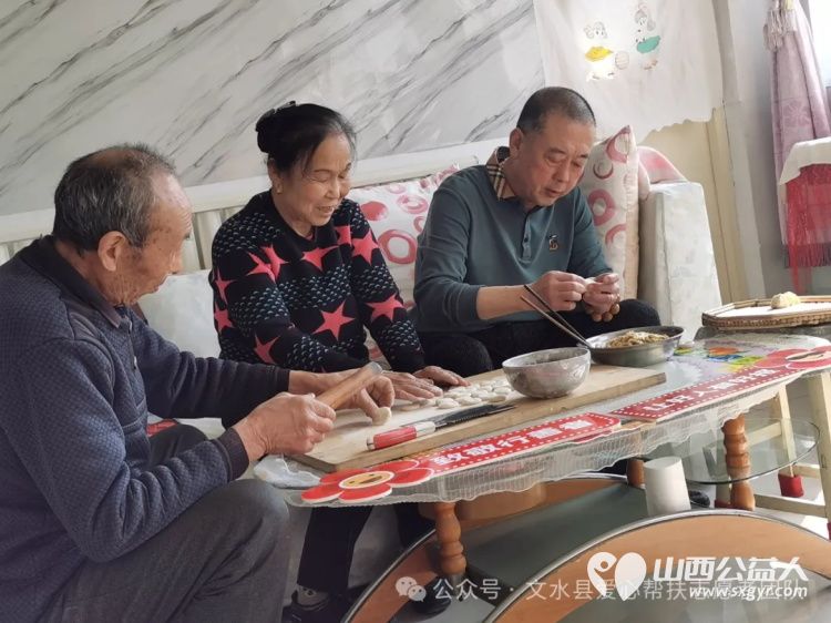 善行昭彰暖心慰问 文水县爱心帮扶志愿者协会慰问行善者梁瑛、王忠阳和成兆娥,为每位行善者慰问金1000元及价值200元的米面油慰问品 - 第9张 - 山西公益人 善行昭彰暖心慰问 文水县爱心帮扶志愿者协会慰问行善者梁瑛、王忠阳和成兆娥,为每位行善者慰问金1000元及价值200元的米面油慰问品 - 第9张