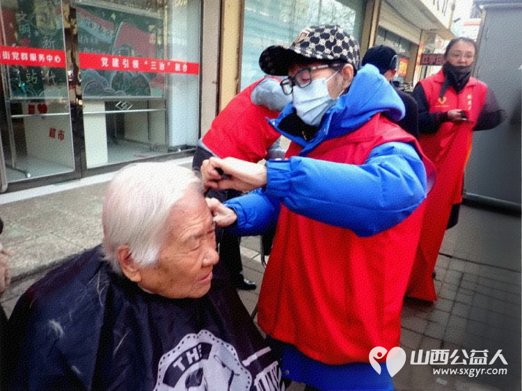 介休市青年志愿者协会义工联盟独立大队到花园社区理发针灸量血压发放红手环活动 - 第12张 - 山西公益人 介休市青年志愿者协会义工联盟独立大队到花园社区理发针灸量血压发放红手环活动 - 第12张