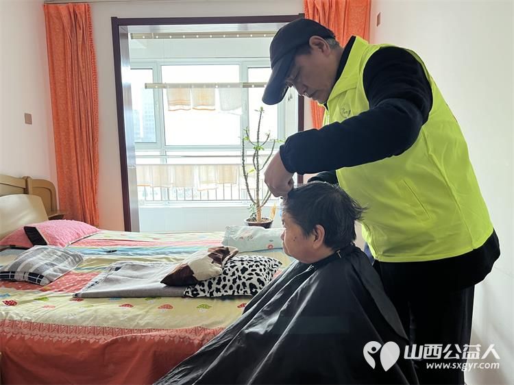 二月二龙抬头 晋城市绿丝带志愿者协会志愿者在东后河社区为社区居民义务理发活动温暖启程 - 第46张 - 山西公益人 二月二龙抬头 晋城市绿丝带志愿者协会志愿者在东后河社区为社区居民义务理发活动温暖启程 - 第46张