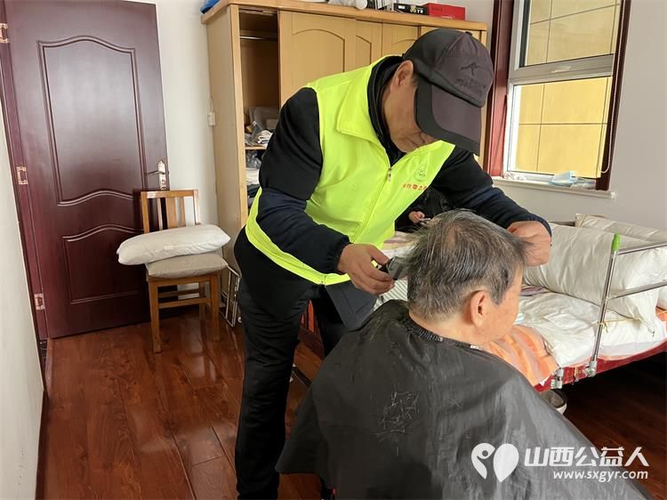二月二龙抬头 晋城市绿丝带志愿者协会志愿者在东后河社区为社区居民义务理发活动温暖启程 - 第45张 - 山西公益人 二月二龙抬头 晋城市绿丝带志愿者协会志愿者在东后河社区为社区居民义务理发活动温暖启程 - 第45张